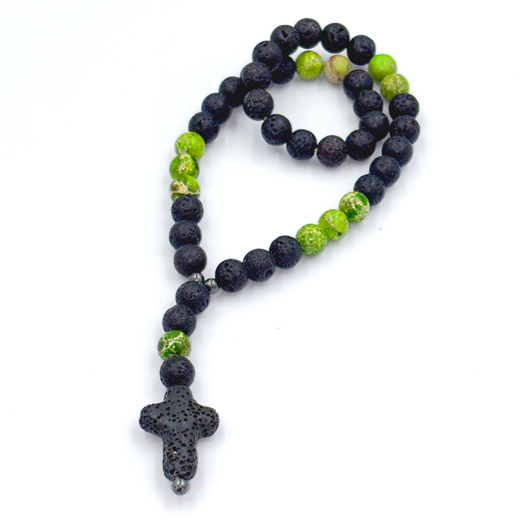 Amulet z lávového kameňa a Jaspisu s krížikom